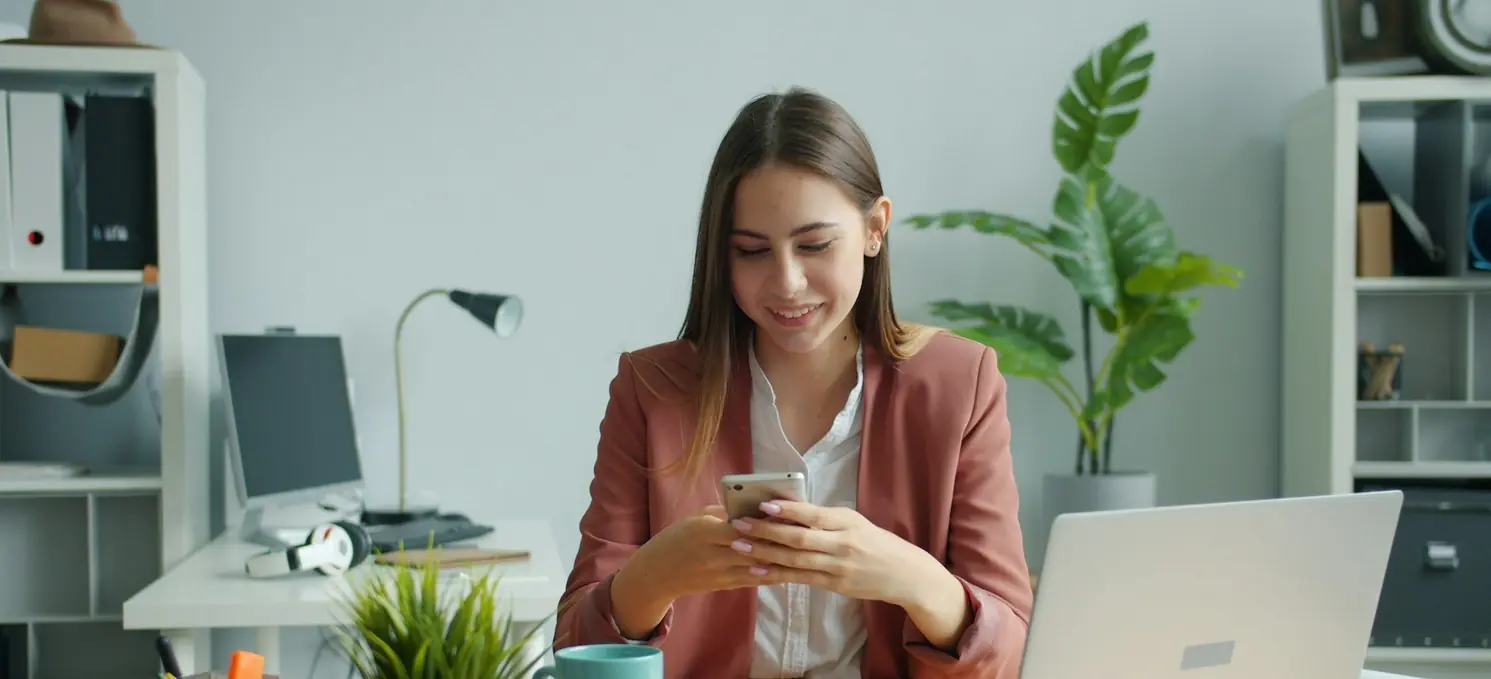 A sales rep working LinkedIn replies on a laptop