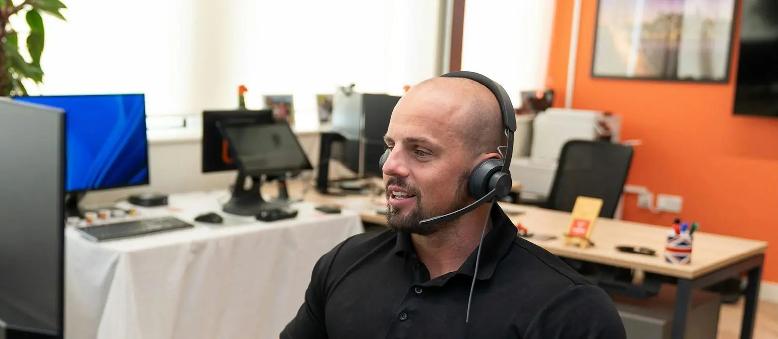 A team lead reviewing scored conversations with an agent